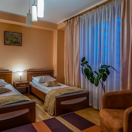 Hotel Maria Radauti Luaran gambar