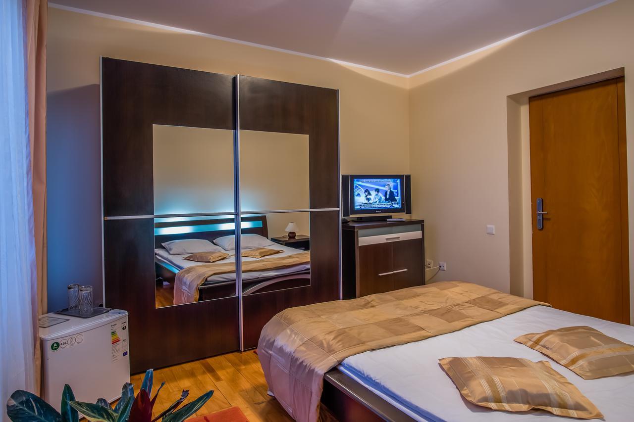 Hotel Maria Radauti Luaran gambar
