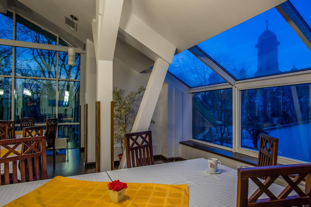 Hotel Maria Radauti Luaran gambar