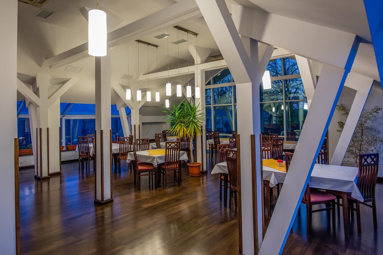 Hotel Maria Radauti Luaran gambar